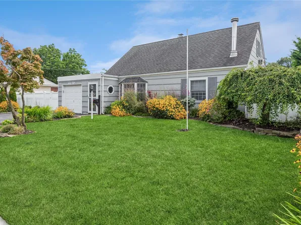 68 Connecticut Avenue, Massapequa, NY 11758