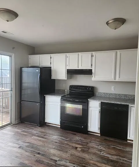 114 Westminster Ln #114 — Photo 3