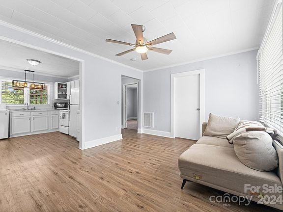 2nd image of 418 E Park Ave