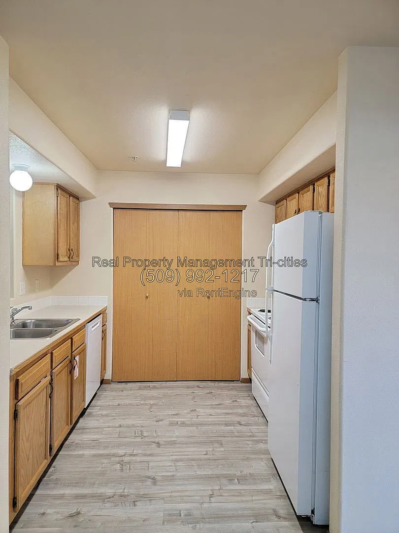 2 bed, 2.0 bath, 968 sqft, $1,395 — Photo 3