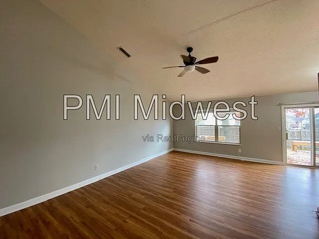 4 bed, 2.0 bath, 1390 sqft, $1,800 — Photo 4