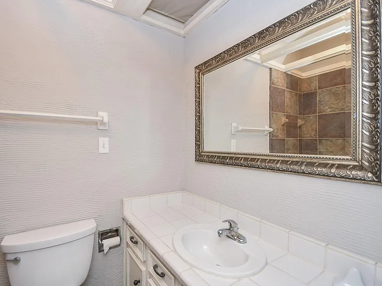 3010 Helena St — Photo 10