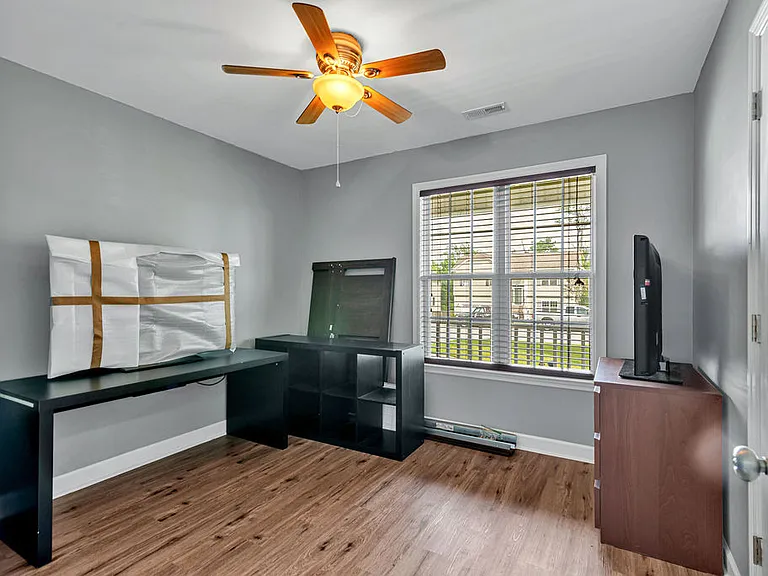 410 Jasmine Ln — Photo 21