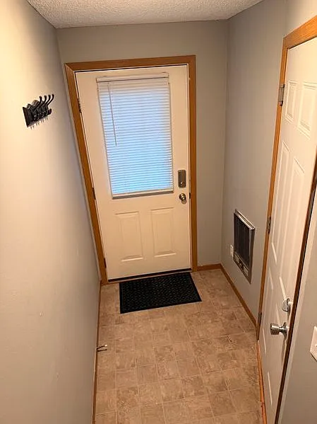 2 bed, 1.5 bath, 927 sqft, $2,000 — Photo 3