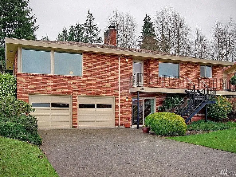 88 Monterey Pl NE — Photo 2