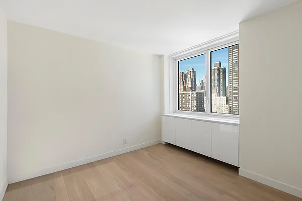 Rented by Douglas Elliman | media 15