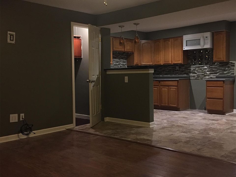 1st image of 20 Curwood Ct
