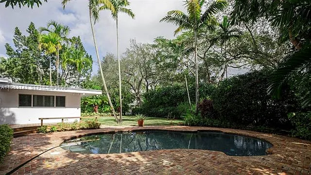 7801 SW 58th Ave — Photo 33
