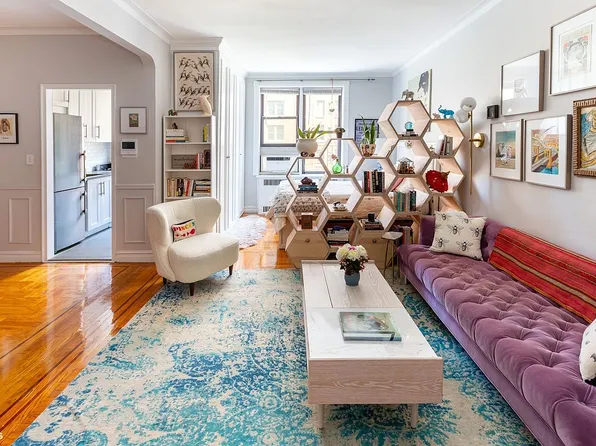 300 W 72nd St APT 6E, Manhattan, NY 10023