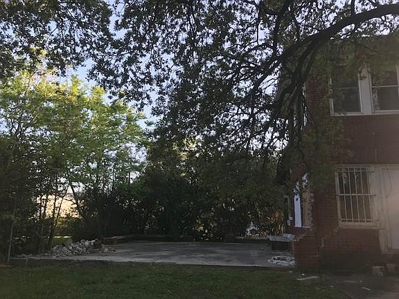 4th image of 4441 Polk St