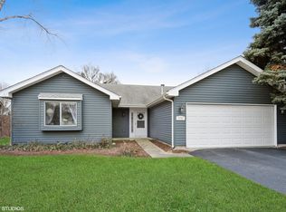 2757 Greenfield Dr, Lisle, IL 60532