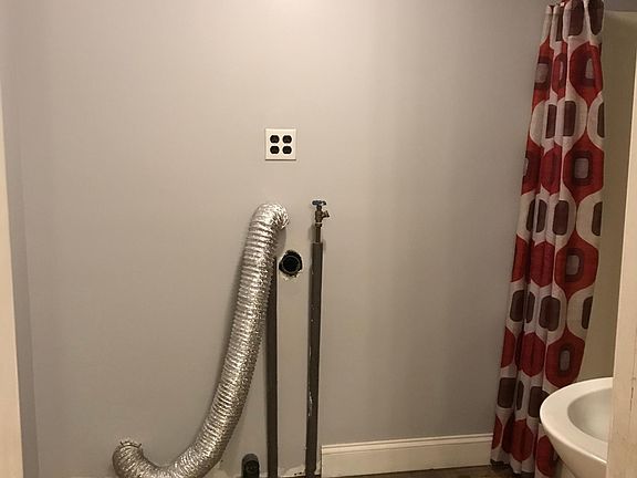 Downstairs Bathroom/Laundry