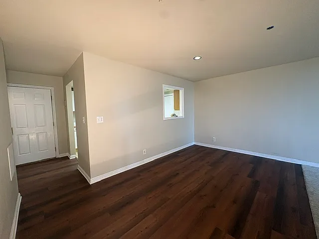 48 W Broadway — Photo 2