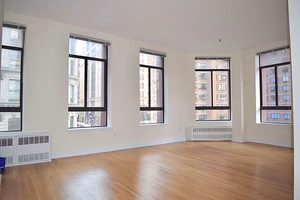 Rented by Manhattan Connection | media 28