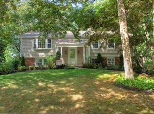 14 Windover Ln, Coram, NY 11727