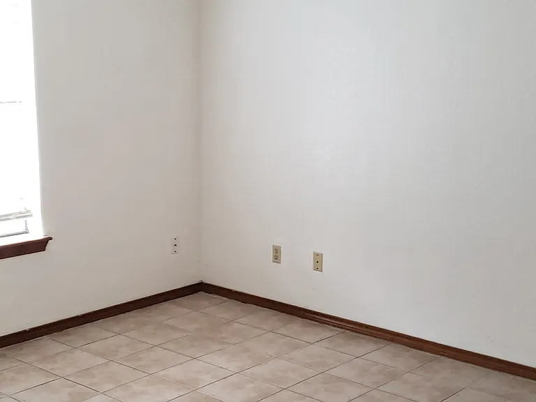 3004 Ashley Cir #6 — Photo 8