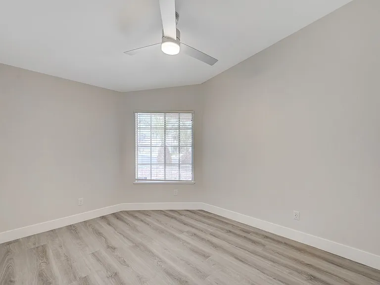3120 Siena Cir — Photo 39