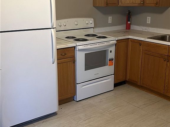 3rd image of 825 Payne Ave
