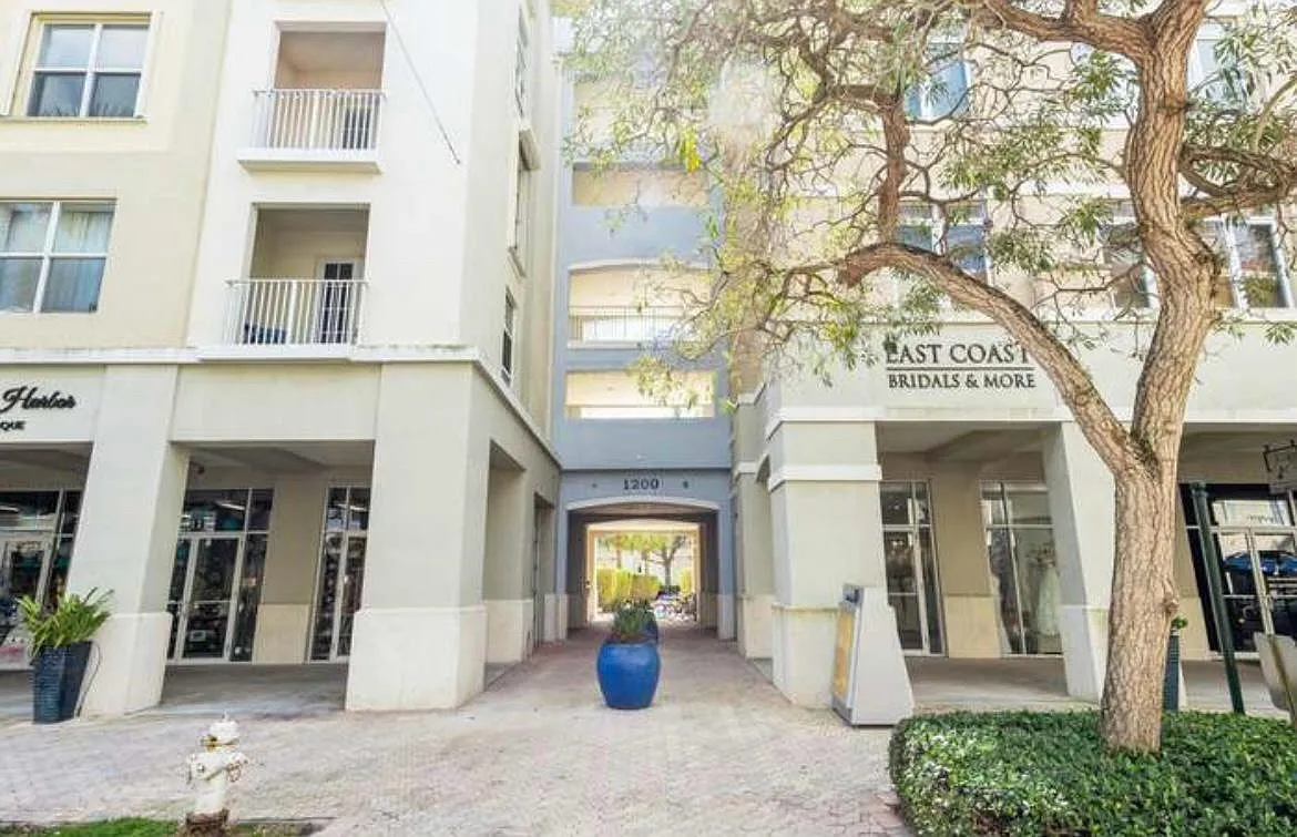 1 bed, 719 sqft, $2,400 — Photo 2