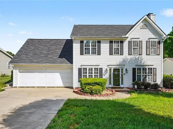 3820 Hunt Chase Dr, Greensboro, NC 27407