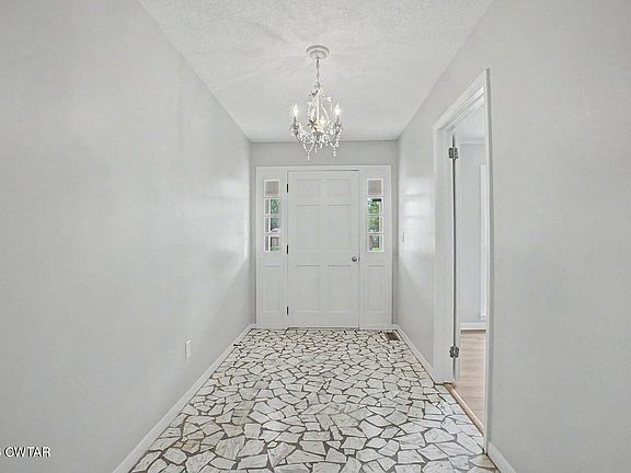 3rd image of 148 Sunvalley Dr