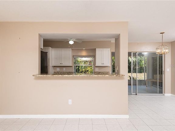 5th image of 740 Phyllis St