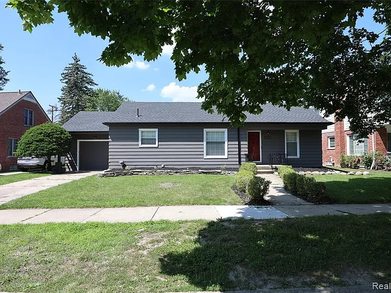 4121 Seminole Dr — Photo 1