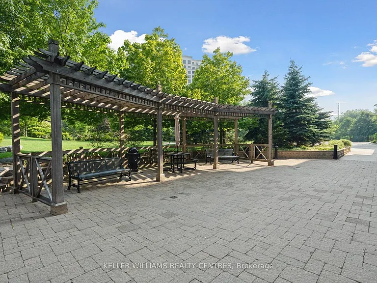 9245 Jane St #902 — Photo 33