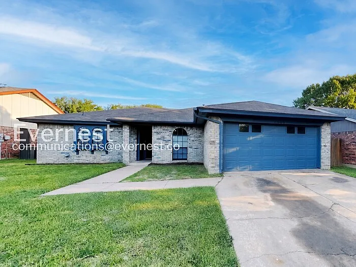 1800 Willow Vale Dr — Photo 1