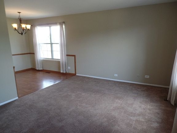 5th image of 229 Yellow Pine Dr