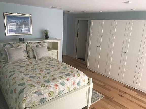 4th image of 156 Carlyle Dr
