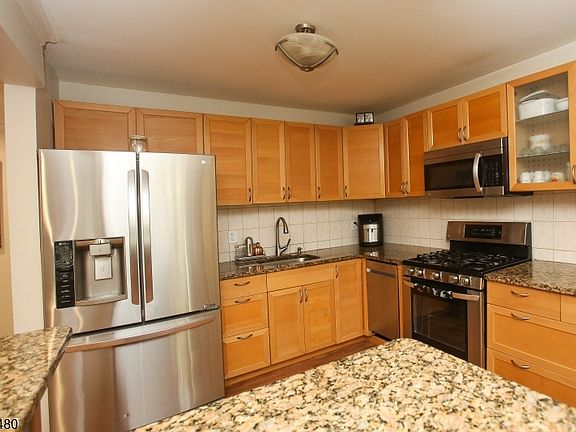 4th image of 207 Patriots Rd