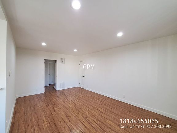 4th image of 12828 Oxnard St Unit 11