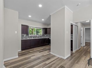 507 Dornoch Dr, Saint Louis, MO 63137