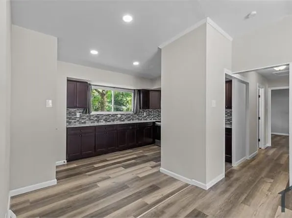 507 Dornoch Dr, Saint Louis, MO 63137