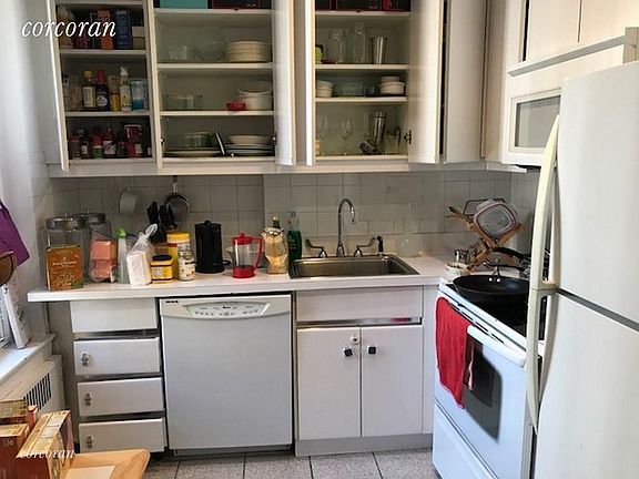 4th image of 225 Sterling Pl APT 4G