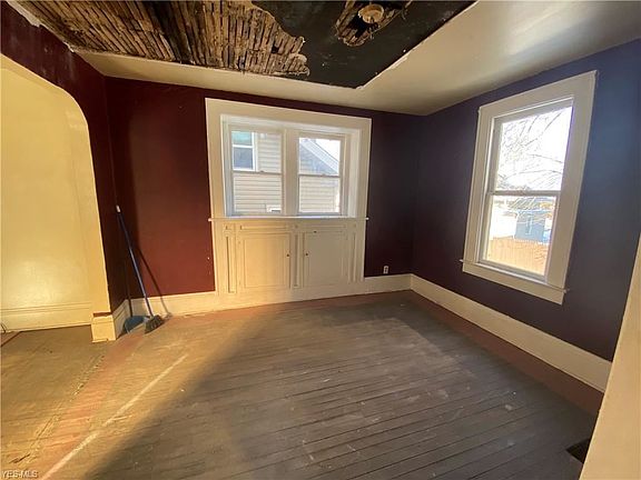 4th image of 343 Lease St