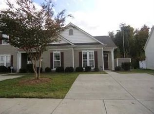 8302 Carob Tree Ln, Charlotte, NC 28215