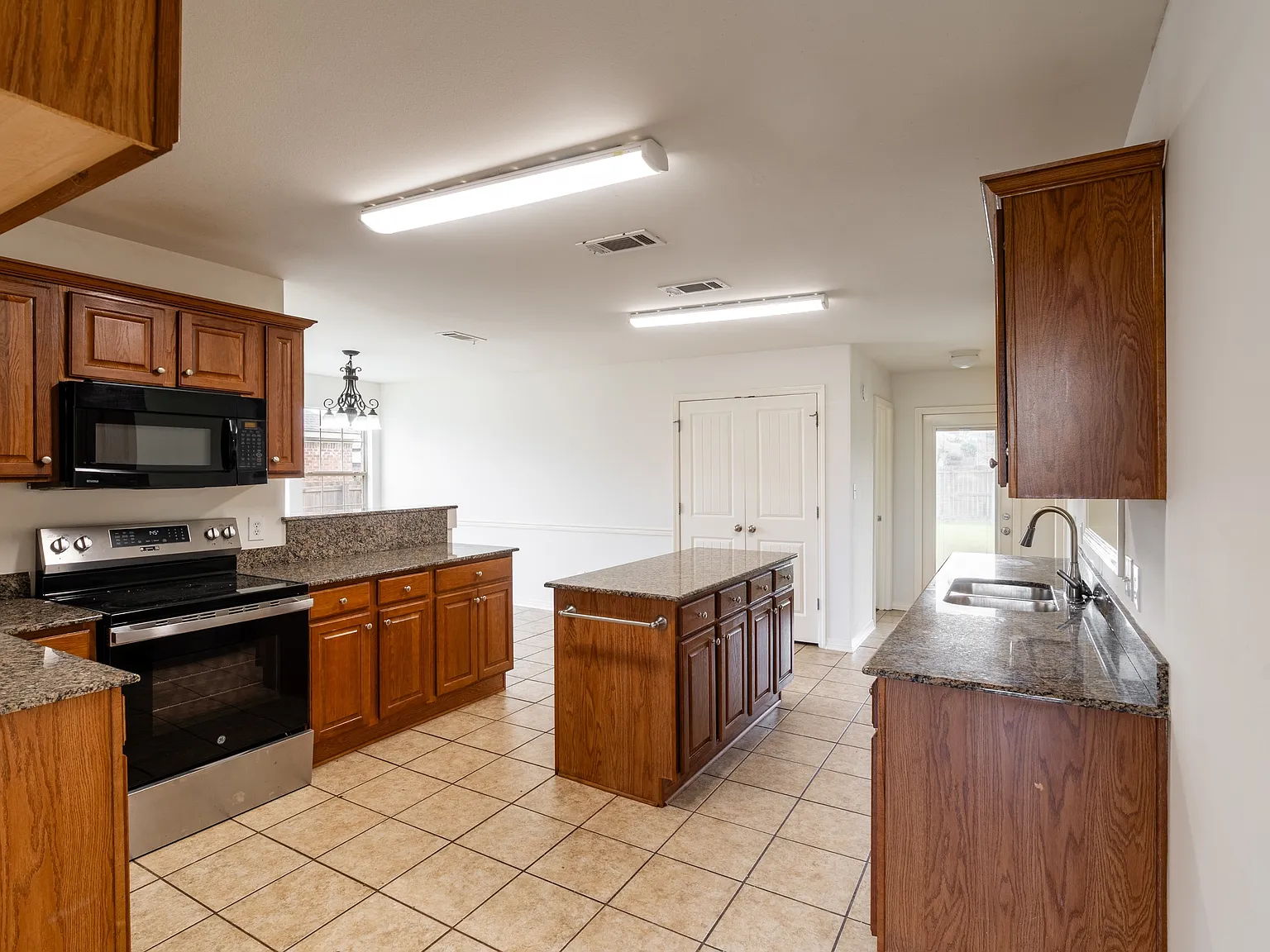 1375 Selby Phillips Dr - 1 — Photo 2