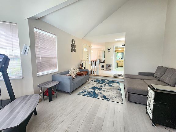 4th image of 2805 Silverberry Ct