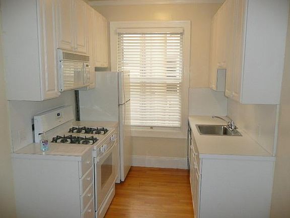 3rd image of 1555 Greenwich St #Aaa