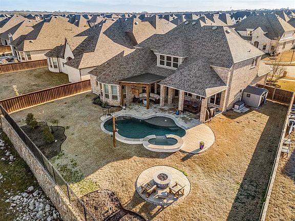 3rd image of 7916 River Park Dr