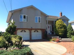2706 Riverside Dr, Wantagh, NY 11793