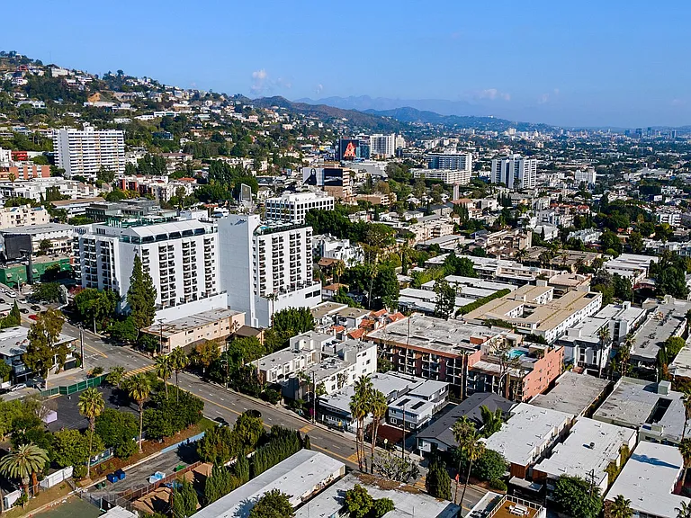 Empire at San Vicente — Photo 17