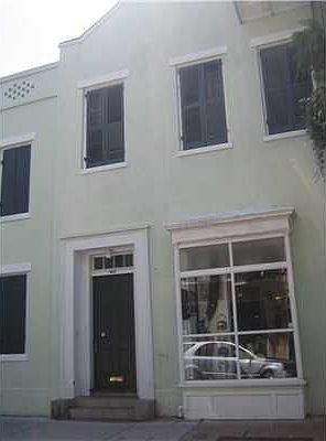 4th image of 904 Dauphine St