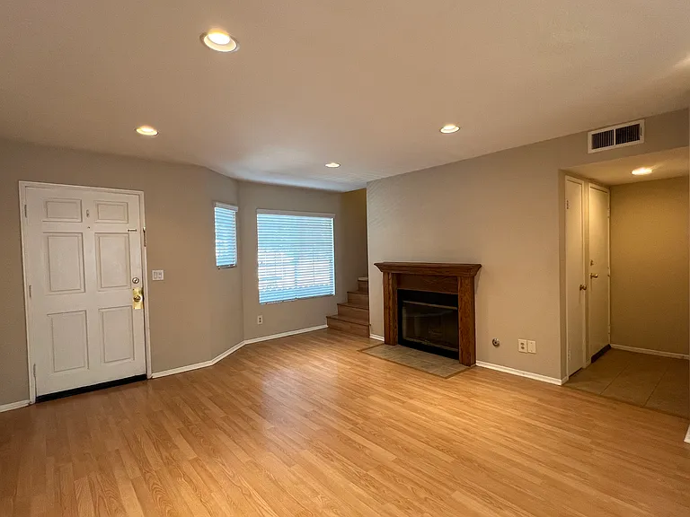154 N Meridith Ave #9 — Photo 10