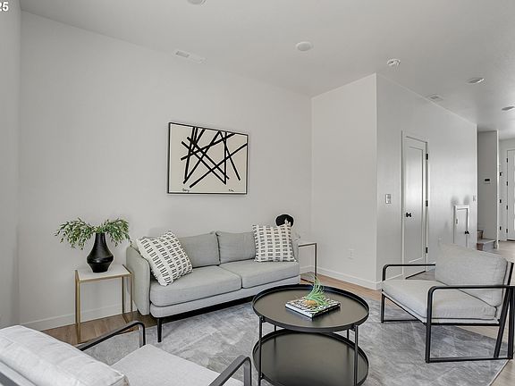 5th image of 14882 NE Couch St #14