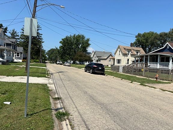 5th image of 1009 Rockwell St