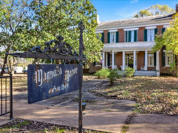 418 N Main St, Bolivar, TN 38008