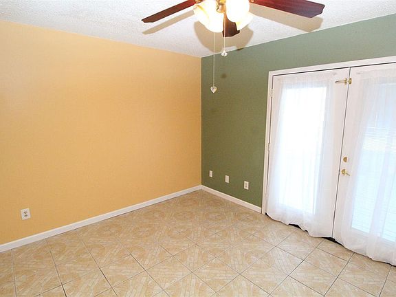3rd image of 8141 Stonebrook Dr